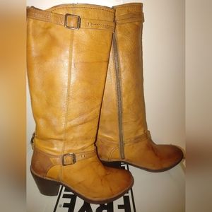 Frye Carmen saddle tan sz 9.5